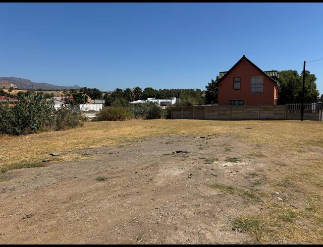 512M² VACANT LAND FOR SALE IN SIR LOWRYS PASS